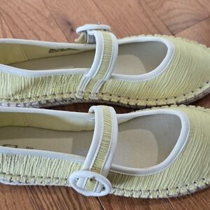 CL by Chinese Laundry Green Espadrille Flats